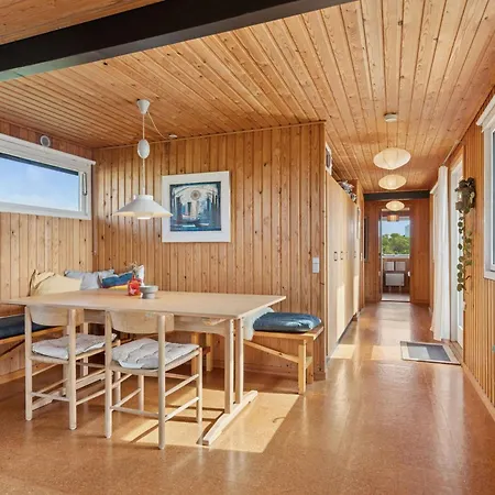 Well-kept 70s Near The North Sea Vakantiehuis Nørre Lyngvig