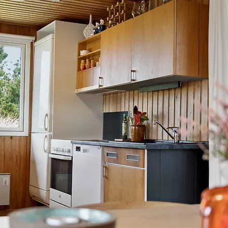 Vakantiehuis Well-kept 70s Near The North Sea