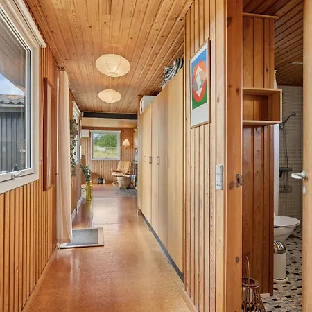 Vakantiehuis Well-kept 70s Near The North Sea