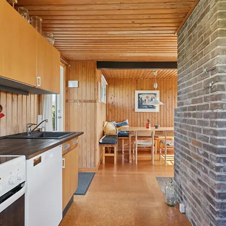 Well-kept 70s Near The North Sea Semesterbostad