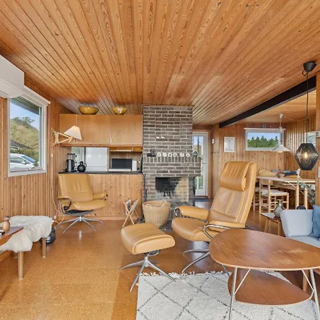 Well-kept 70s Near The North Sea *