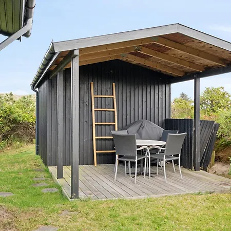 Well-kept 70s Near The North Sea Feriehus