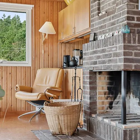 Well-kept 70s Near The North Sea Feriehus *