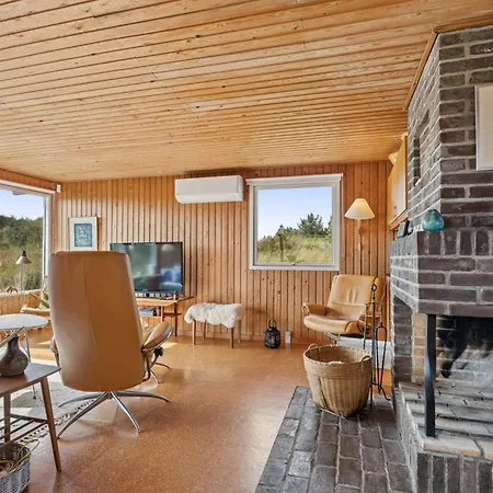 Well-kept 70s Near The North Sea Feriehus *